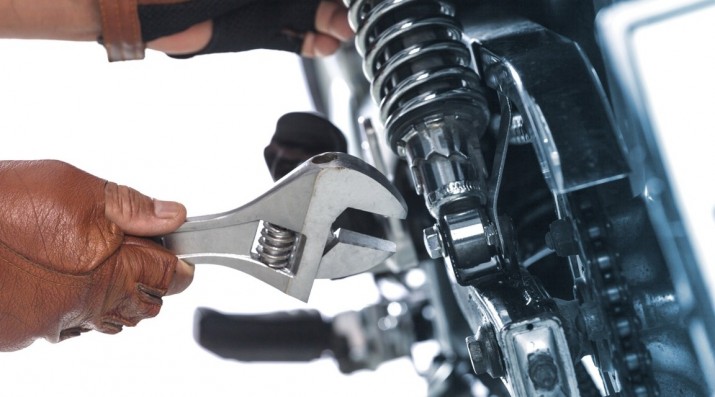 Ini Dia Penyebab dan Solusi Sokbreker Motor Keras